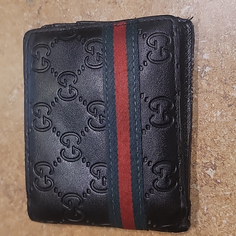 Men's GUCCI bifold wallet